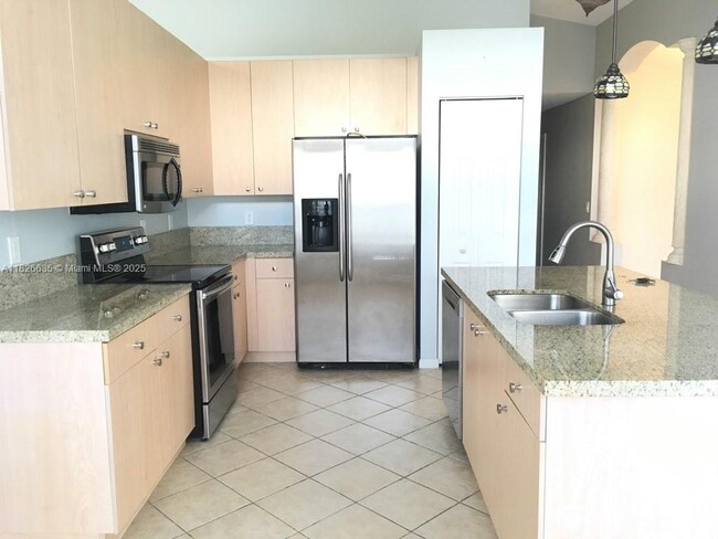 743 SW 190th Ave in Pembroke Pines, FL - Building Photo - Building Photo