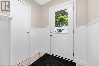 125 Sekura Crescent in Cambridge, ON - Building Photo - Building Photo