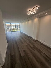 801 Three Islands Boulevard in Hallandale Beach, FL - Foto de edificio - Building Photo