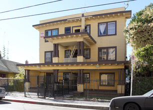 145 Douglas St in Los Angeles, CA - Building Photo - Building Photo