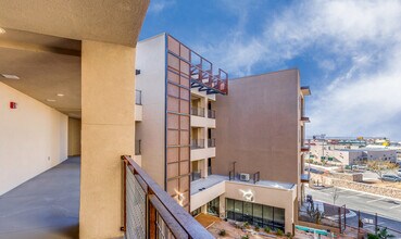 The Onix Apartments in El Paso, TX - Building Photo - Building Photo