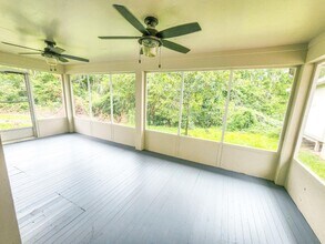 305 Red Haven Dr in Highlands, TX - Building Photo - Building Photo