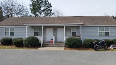 Deer Run Apartments in Cochran, GA - Building Photo - Building Photo