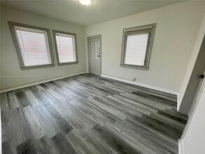 442 SW 10th Ave-Unit -2 in Miami, FL - Building Photo - Building Photo