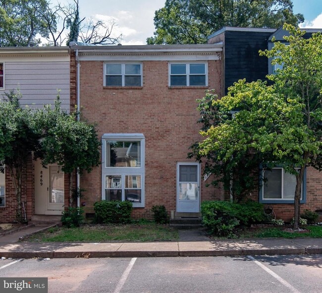 property at 8467 Ivy Glen Ct
