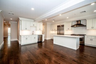 11 Alton Pl, Unit 3 in Brookline, MA - Building Photo