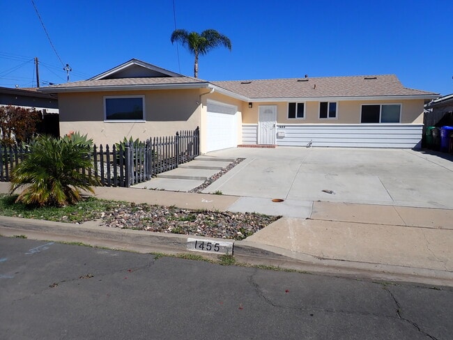 1455 Transite Ave in San Diego, CA - Foto de edificio - Building Photo