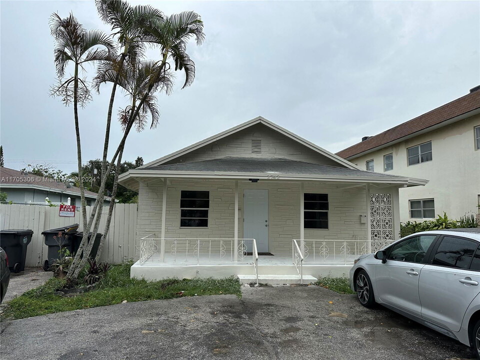 2742 Pierce St-Unit -2 in Hollywood, FL - Building Photo