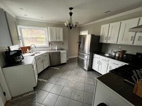 1838 Oakridge Dr in Charleston, WV - Building Photo - Building Photo