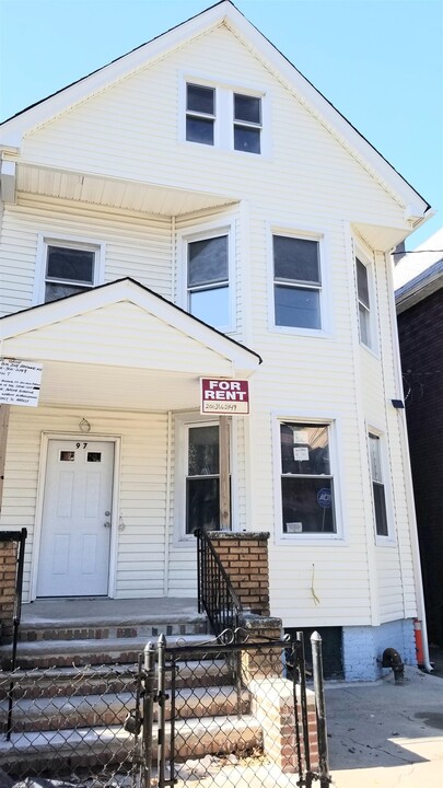 97 Wade St in Jersey City, NJ - Building Photo