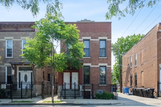 property at 614 S Oakley Blvd