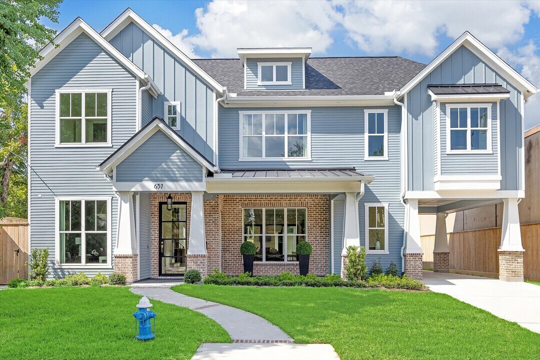 637 E 6 1/2 St in Houston, TX - Building Photo