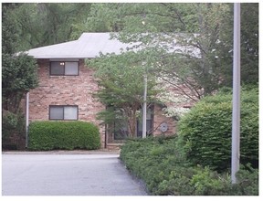 Colonial Gardens in Decatur, GA - Foto de edificio - Building Photo