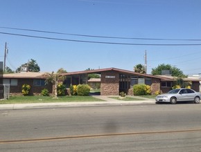 59 S Indiana St in Porterville, CA - Building Photo - Building Photo