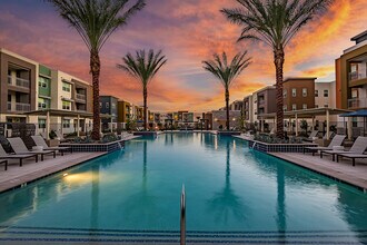 Origin in Goodyear, AZ - Foto de edificio - Building Photo