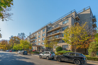 Woodview Condominium in Staten Island, NY - Building Photo - Building Photo