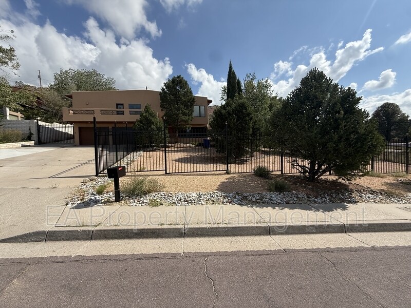 500 Oakwood Pl NE in Albuquerque, NM - Building Photo