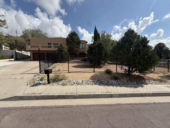 property at 500 Oakwood Pl NE