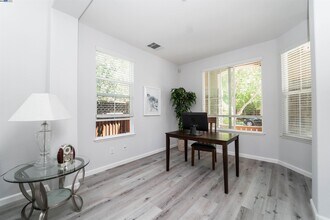 2324 Blue Ridge Ave in Brentwood, CA - Building Photo - Building Photo