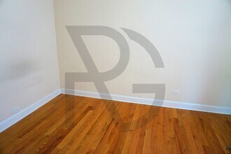 3732 N Pine Grove Ave, Unit 3722-3E in Chicago, IL - Building Photo - Building Photo