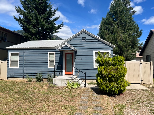 property at 1218 Commercial St