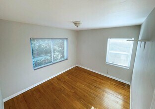 530 SW 10th St, Unit 3B in Miami, FL - Foto de edificio - Building Photo