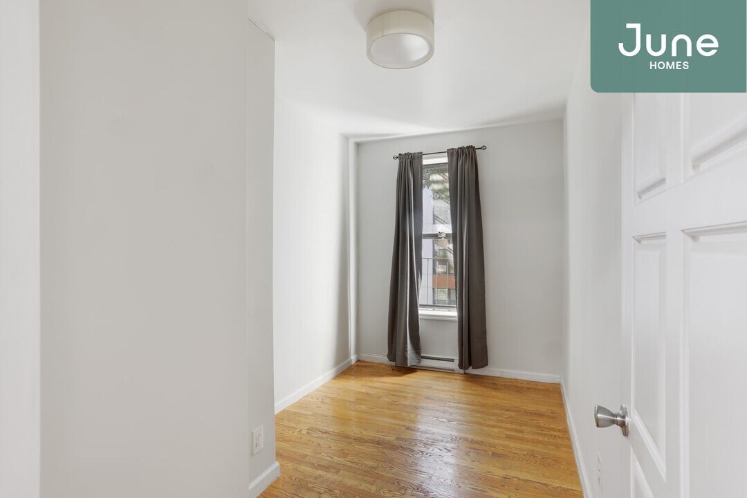 136 W 109th St-Unit -C in New York, NY - Building Photo