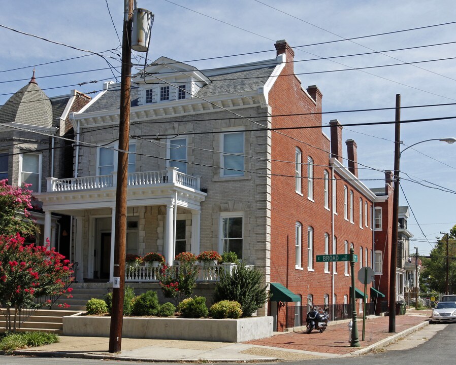 3214-3216 E Broad St in Richmond, VA - Building Photo