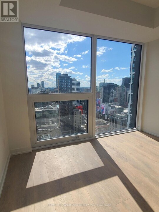 82-3882 Dalhousie St in Toronto, ON - Building Photo