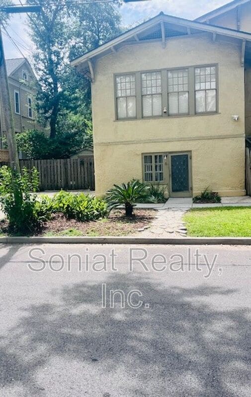 property at 7 Allard Blvd