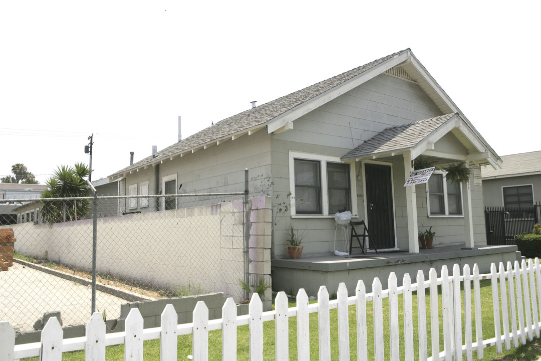 1836-1838 Locust Ave in Long Beach, CA - Building Photo