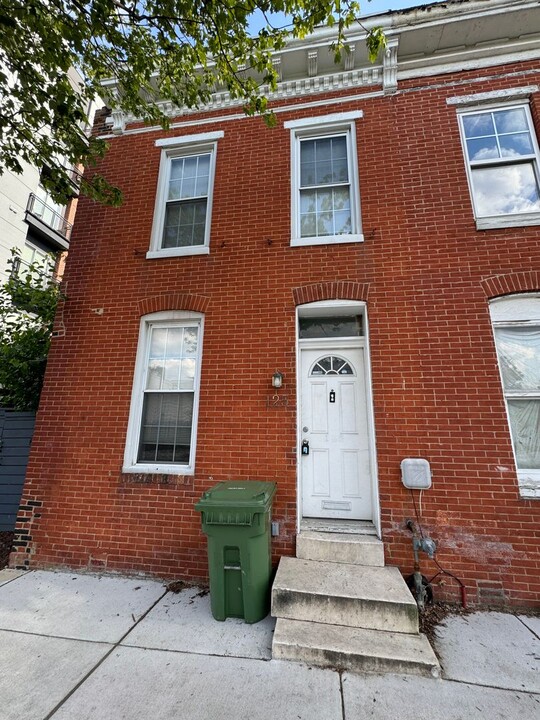 125 W Cross St in Baltimore, MD - Building Photo