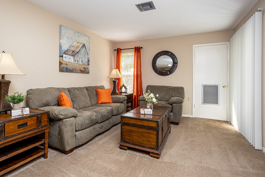 Sunlake Apartments in Kenner, LA