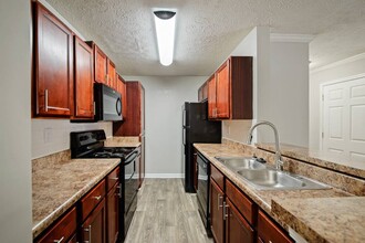 Crestmark Apartment Homes in Lithia Springs, GA - Foto de edificio - Interior Photo