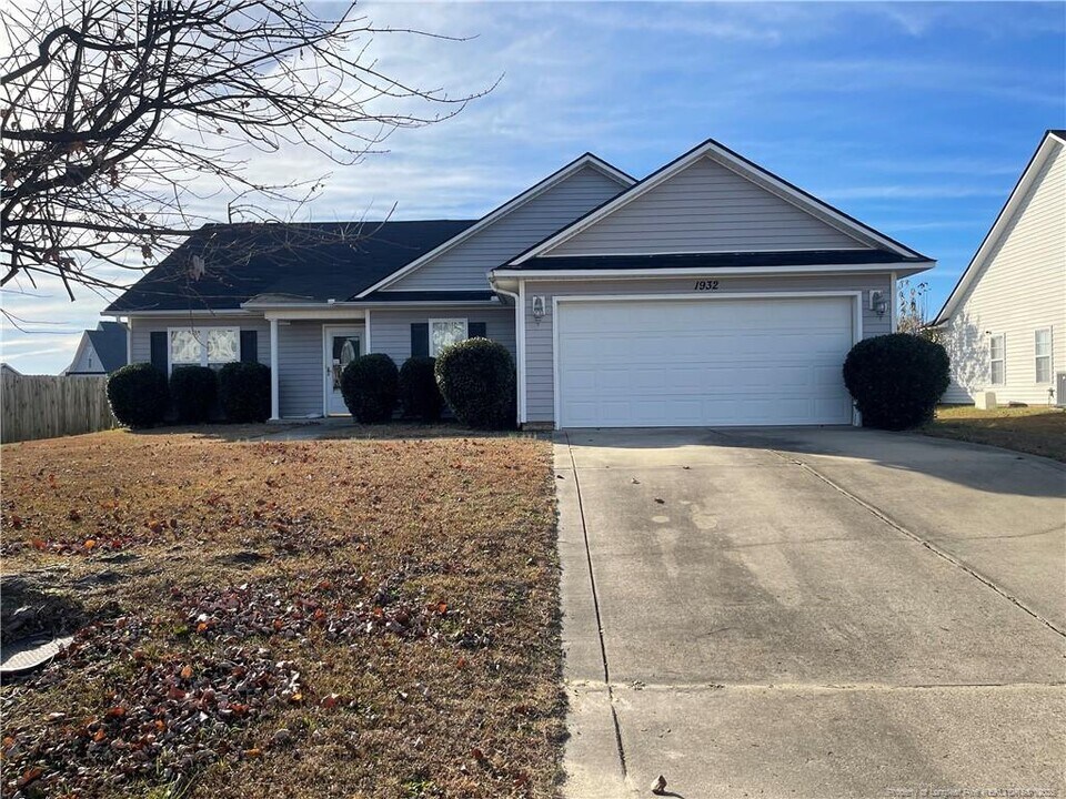 1932 Lioncoward Dr in Fayetteville, NC - Building Photo