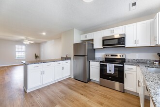 South Haven Apartments in Winterville, NC - Building Photo - Building Photo