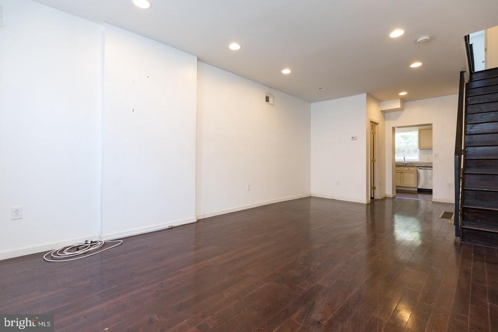 2222 Earp St in Philadelphia, PA - Building Photo