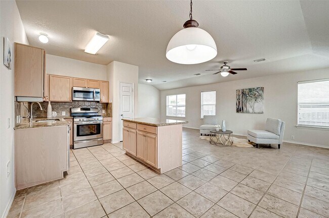 10607 Sugar Trace Dr in Sugar Land, TX - Building Photo - Building Photo