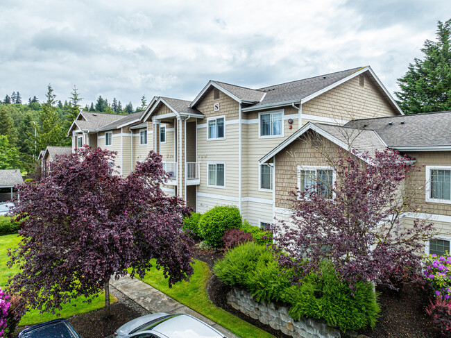 Molasses Creek Condominium in Renton, WA - Foto de edificio - Building Photo