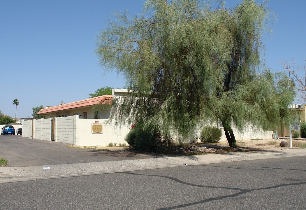 2710 E Marconi Ave in Phoenix, AZ - Foto de edificio