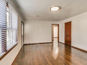 204 E Douglas Dr in Midwest City, OK - Building Photo - Building Photo