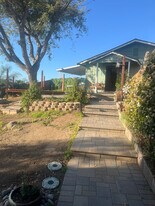 730 Lonsdale Ln in Vista, CA - Building Photo