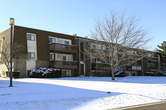 Pinebrook Tower Apartments in Lorain, OH - Building Photo - Building Photo