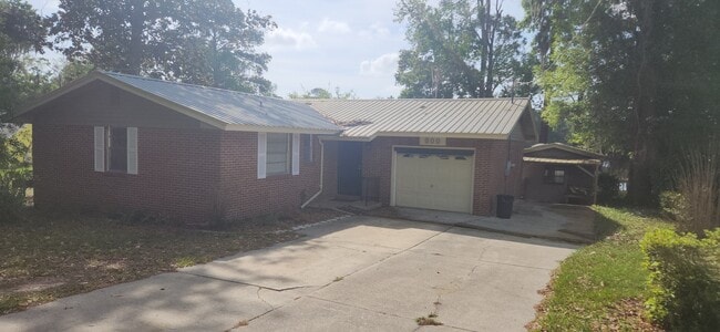 800 Lake Shore Ter in Interlachen, FL - Building Photo - Building Photo