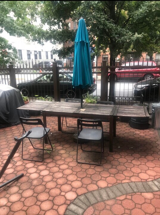 399 S 5th St in Brooklyn, NY - Building Photo