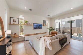 1300 Perez St in Austin, TX - Building Photo - Building Photo