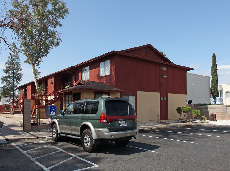 Mohave Gardens in Tucson, AZ - Building Photo