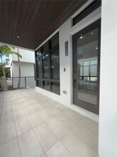 8232 NW 47th Ln in Doral, FL - Building Photo - Building Photo