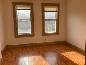 39 Park Ave in Derby, CT - Building Photo - Building Photo