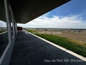 7458 Bouldercrest Rd NE in Moses Lake, WA - Building Photo - Building Photo